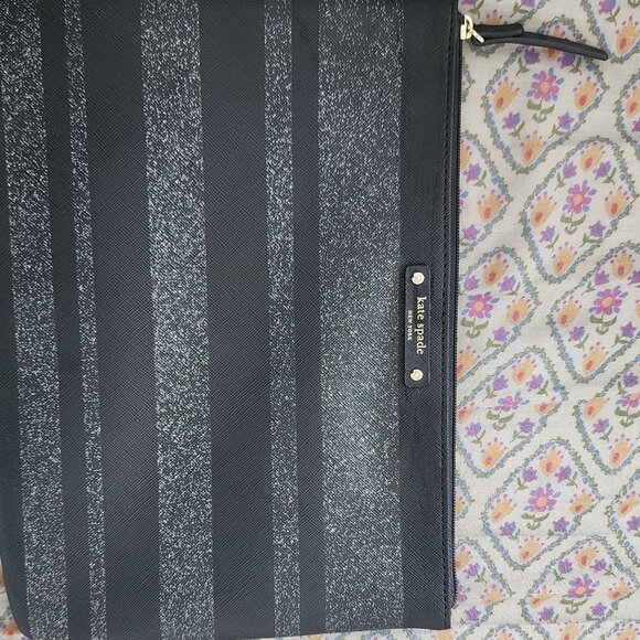 kate spade Handbags - Kate Spade New York Clutch